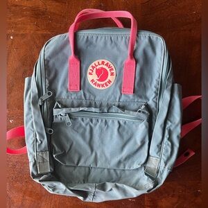 Fjallraven teal backpack with pick straps